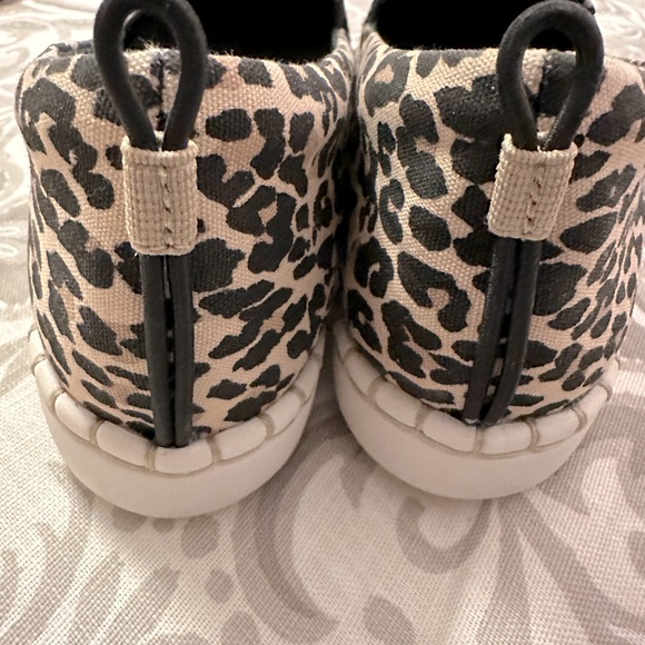 Clark’s size 8 women’s leopard print slip on - Picture 4 of 7